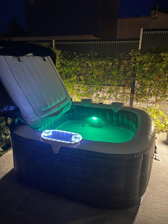 Appartement De Caractere Avec Jacuzzi Fréjus Eksteriør billede