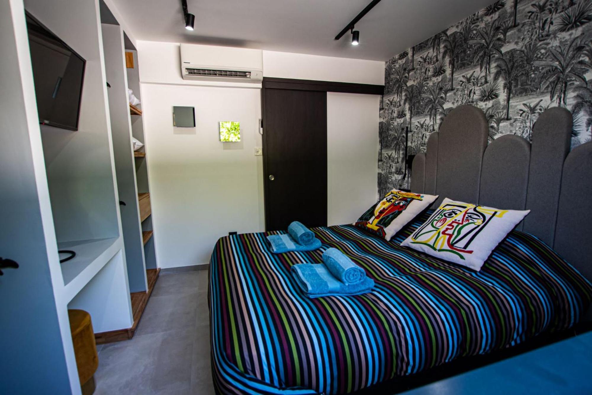 Appartement De Caractere Avec Jacuzzi Fréjus Eksteriør billede